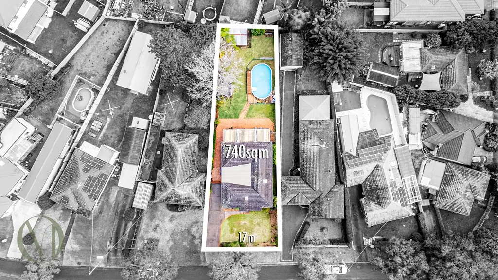 Dundas Valley 3બેડરૂમ Rare 740sqm Brick Home with a Wide 17m Frontage & Duplex Potential (STCA)!