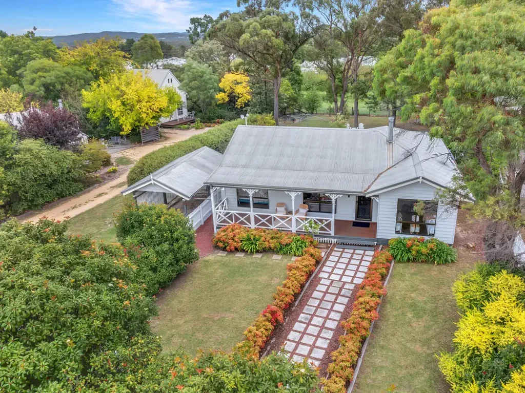 64 Wallangarra Road, Stanthorpe, QLD 4380