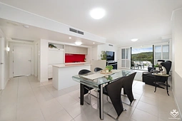 2406 / 16 Surbiton Court, Carindale
