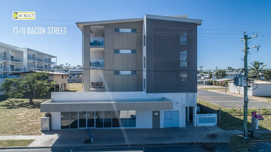 HIGHLY SOUGHT AFTER EXECUTIVE STYLE APARTMENT LOCATED IN THE CENTRE OF TOWN .