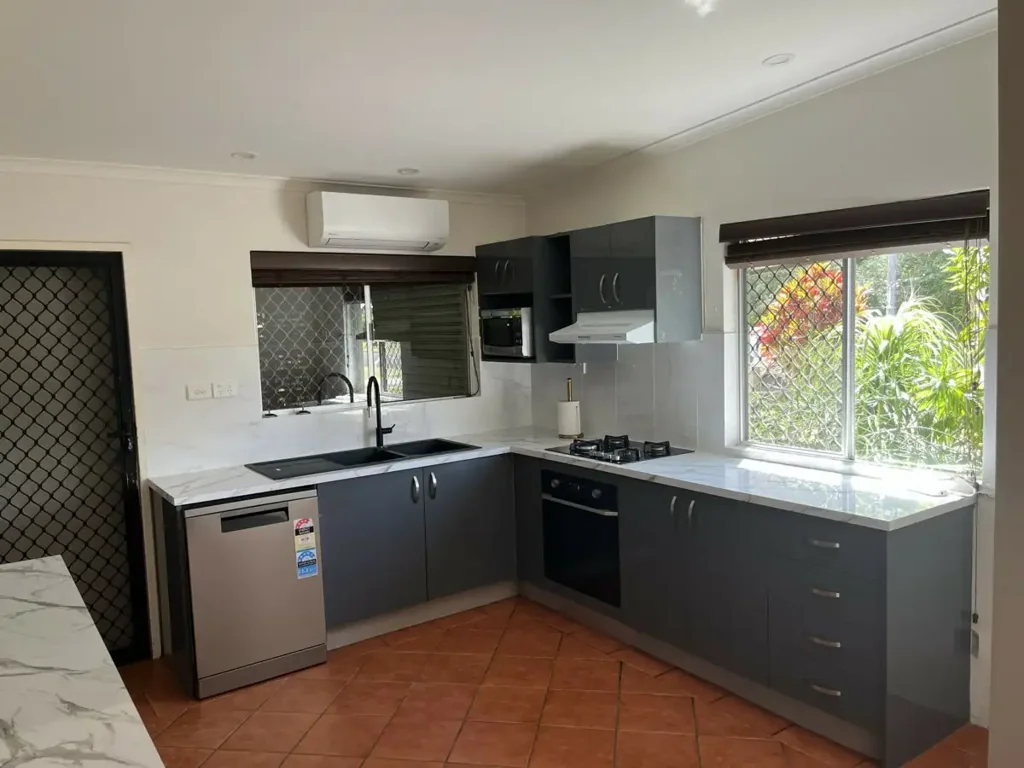 PET FRIENDLY HOUSE IN YORKEYS KNOB!