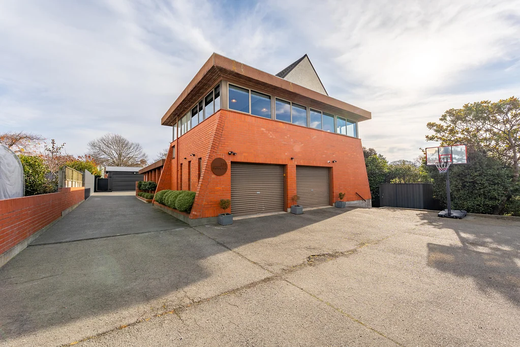 West End 4房  Spacious West End Home with Midâ€'Century Heart