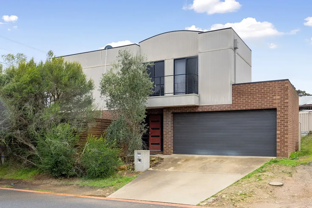 Flora Hill 3 Bedroom Modern Living in a Prime Flora Hill Location