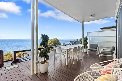 Black Point 5房  Open the Door to Modern Beachfront Living