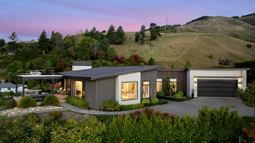 Richmond 3房  Elevated Luxury with Panoramic Views