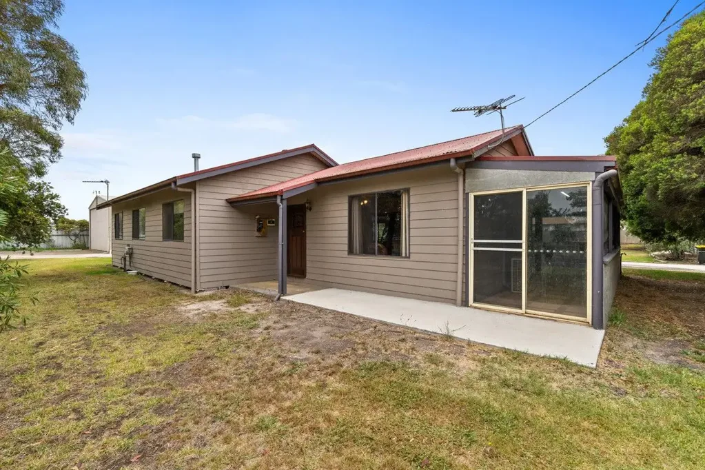 1 Bolton Street, Heyfield, VIC 3858