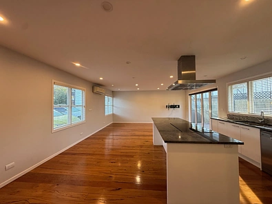 Beautiful Modern Family Home Ã¢ÂÂ Fully Fenced with Entertaining Deck