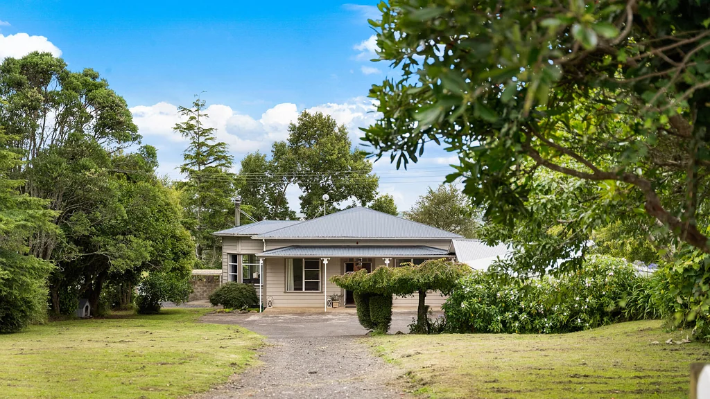 Onewhero A classic Onewhero villa on 14.7 acres