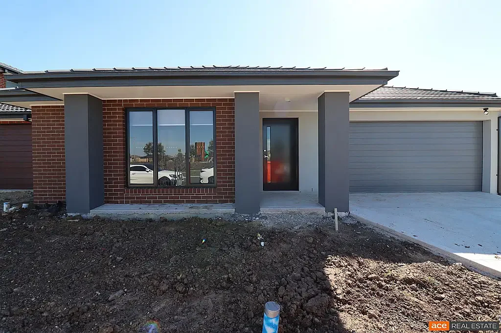 Stunning Family Home Facing Park!