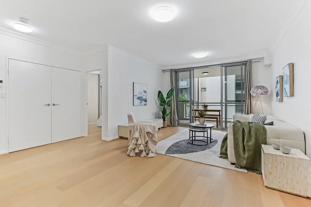 Homebush 2房 安全现代二楼 私密后部环境 新鲜油漆木地板 开放式客厅朝北露台 双卧双浴主卧私卫 步行便利生活 Spacious North-Facing Apartment - Quiet at the Rear of Secure Modern Complex
(Entry via Loftus Lane)