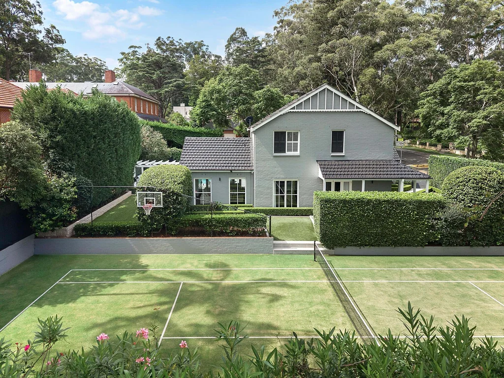 Pymble 5ห้องนอน Fully renovated tennis court home