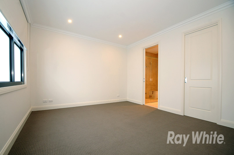 73 ORCHARD ST, GLEN WAVERLEY VIC 3150, 0 habitaciones, 0 baños, Townhouse