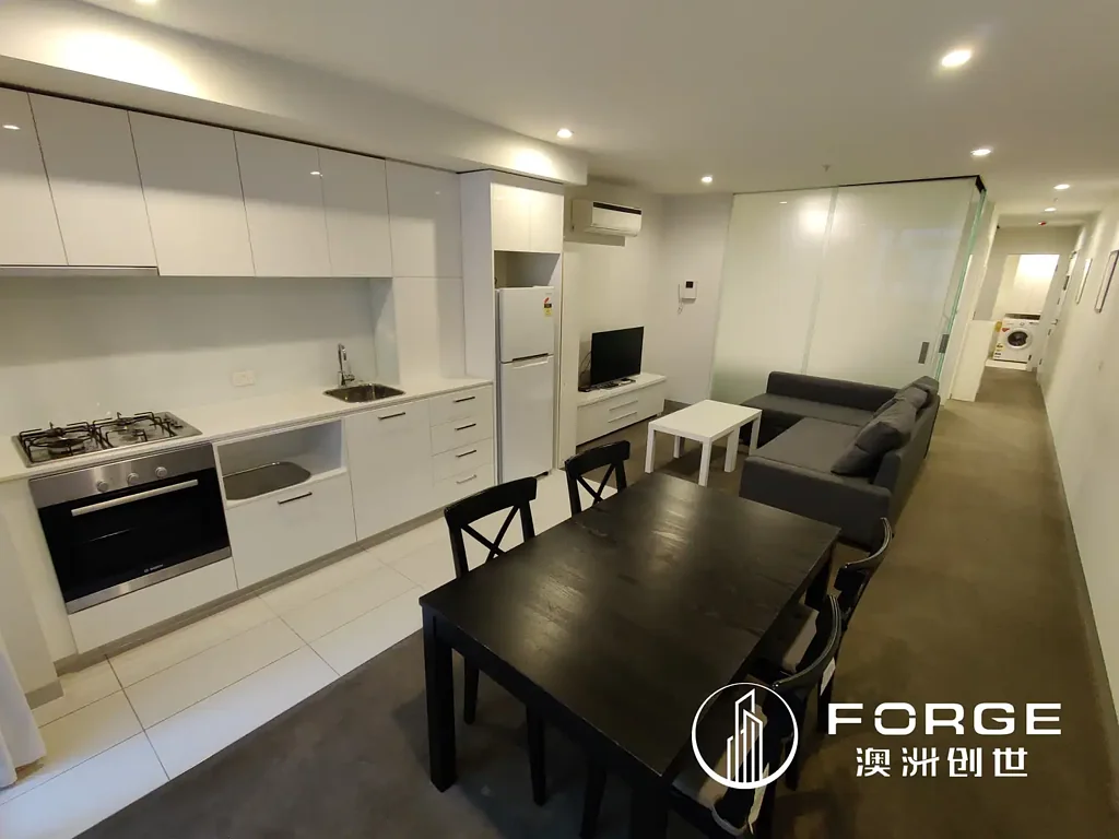 Well Furnished 2 Bedrooms Apartment Walking Distance To Melbourne University.