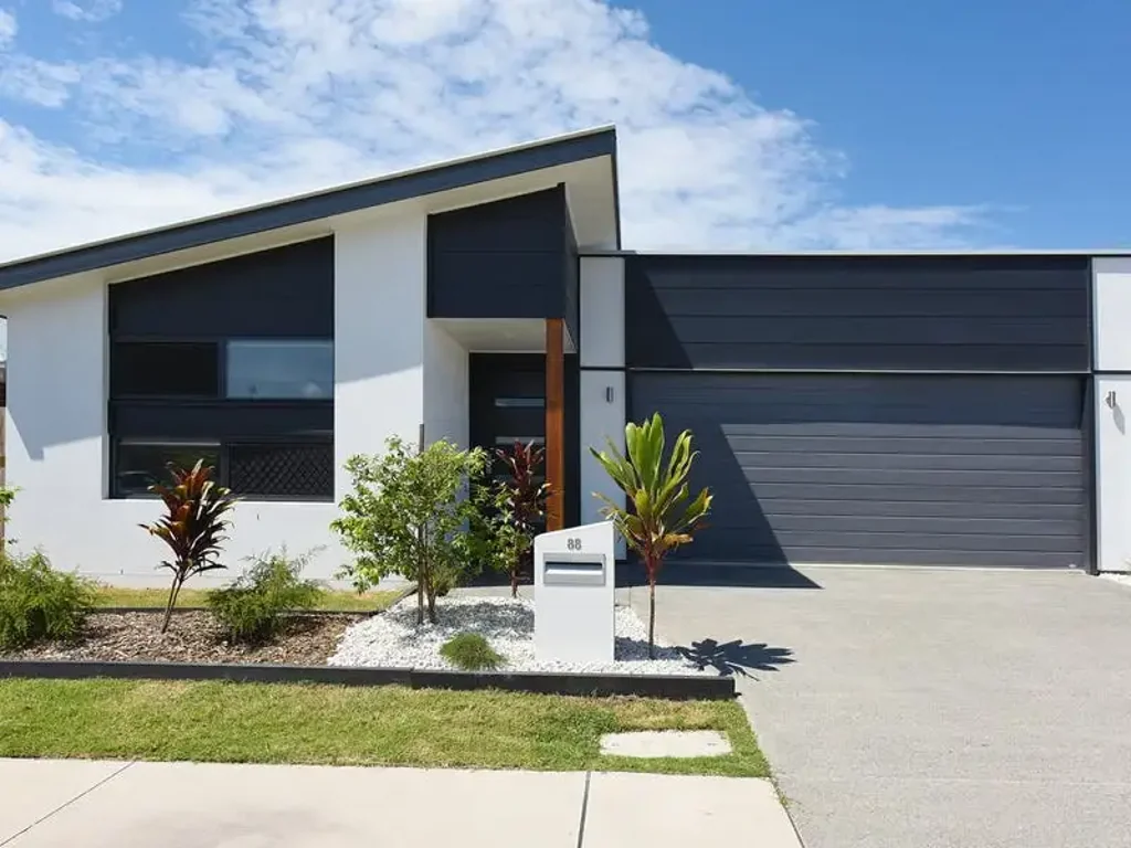 Four Bedroom Baringa Beauty