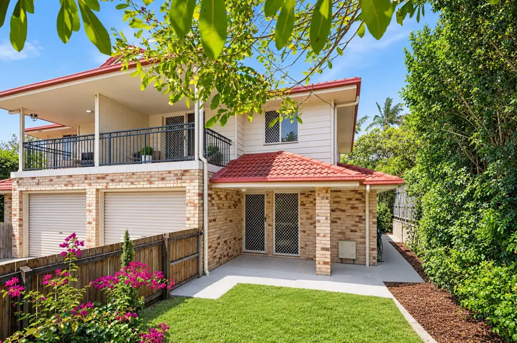 Chermside 3ਬੈੱਡਰੂਮ A Hidden Gem With Dream Gardens, Direct Street Frontage & Walk-to-Everything Convenience!