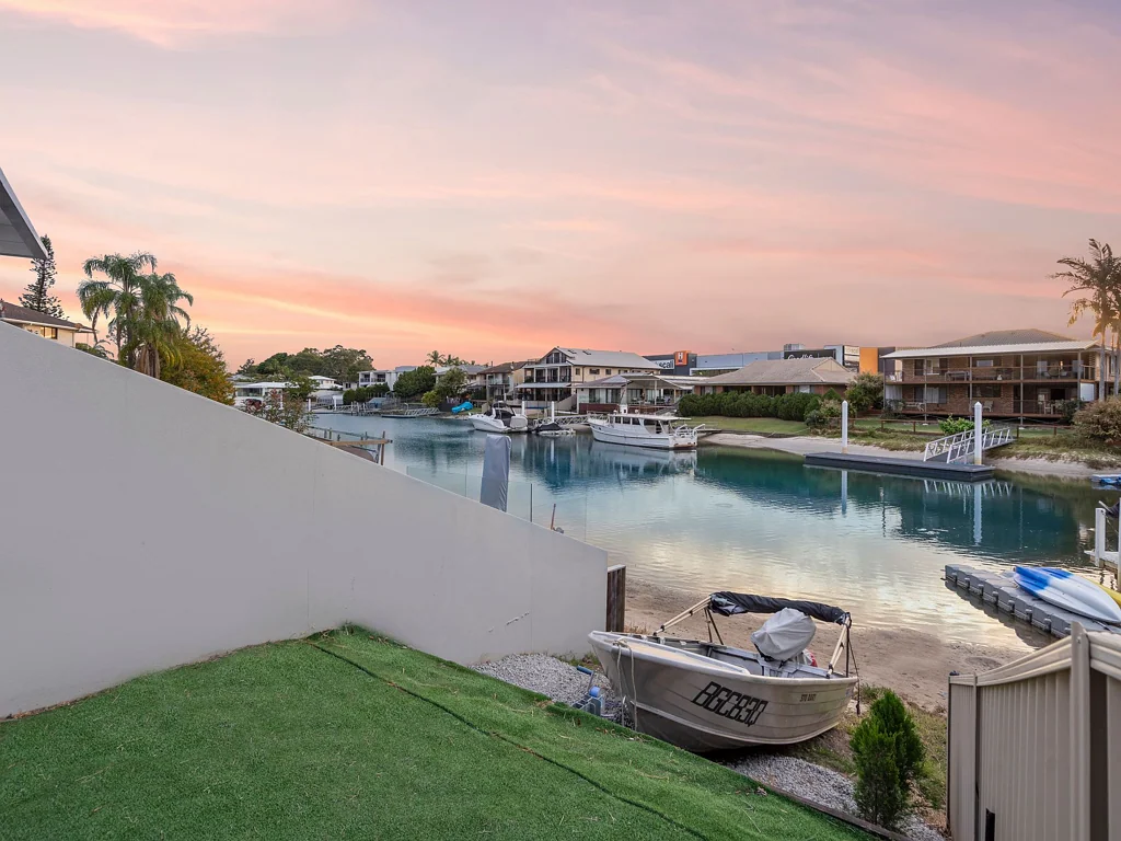 1/8 Inga Avenue, Surfers Paradise, QLD 4217