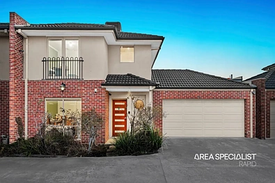 Hampton Park 3कमरा The Brief: Spacious Family Living in a Prime Hampton Park Location!