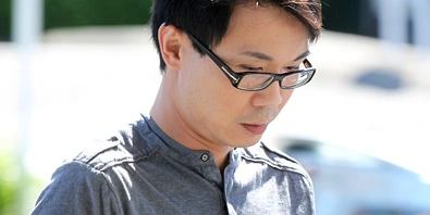 亚裔男医生下药迷奸4名男性医患,多项指控证据确凿竟矢口否认