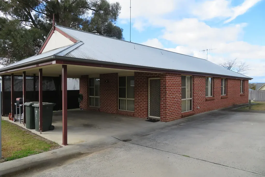 GENEROUS 3 BEDROOM UNIT!