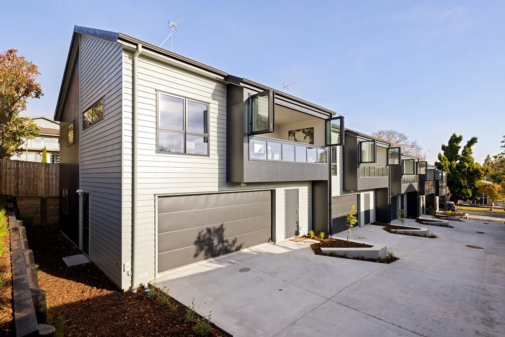 Hamilton Central 3 Bedroom Brand new, executive living, freehold title