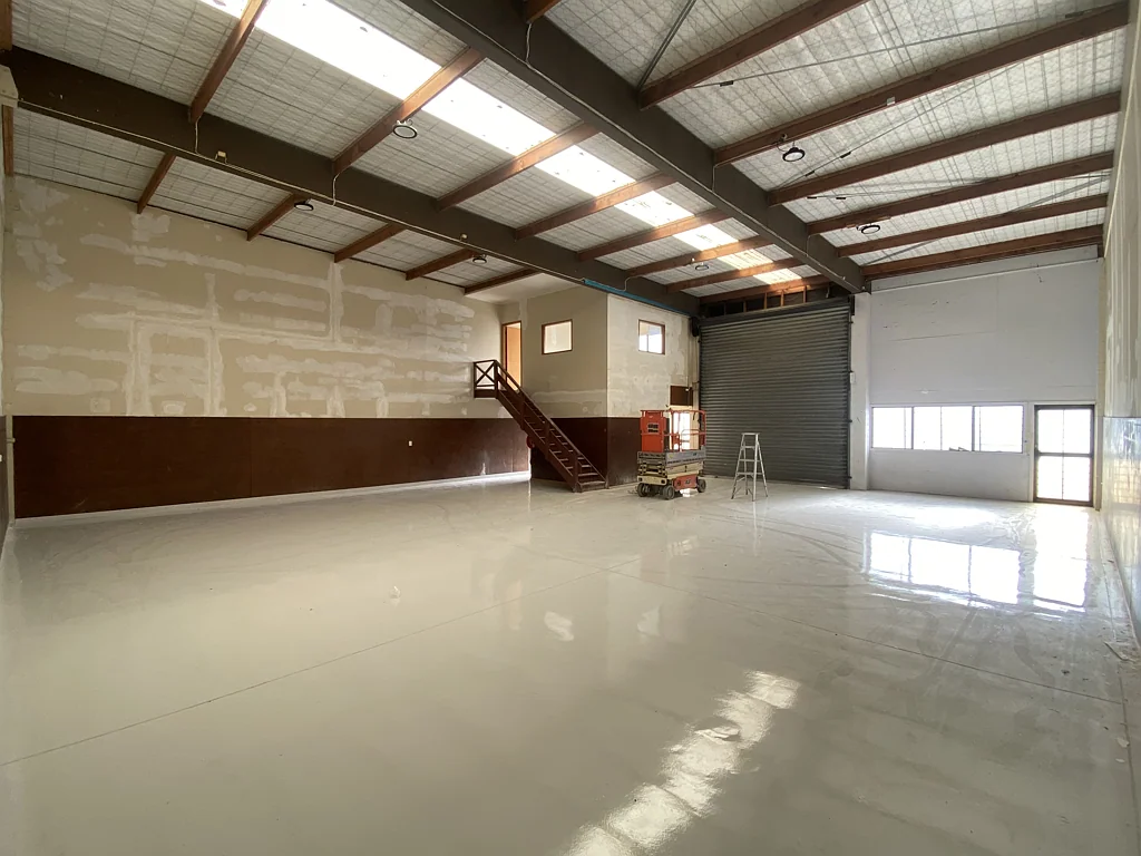 Henderson 220SQM High Stud Versatile Unit For Lease