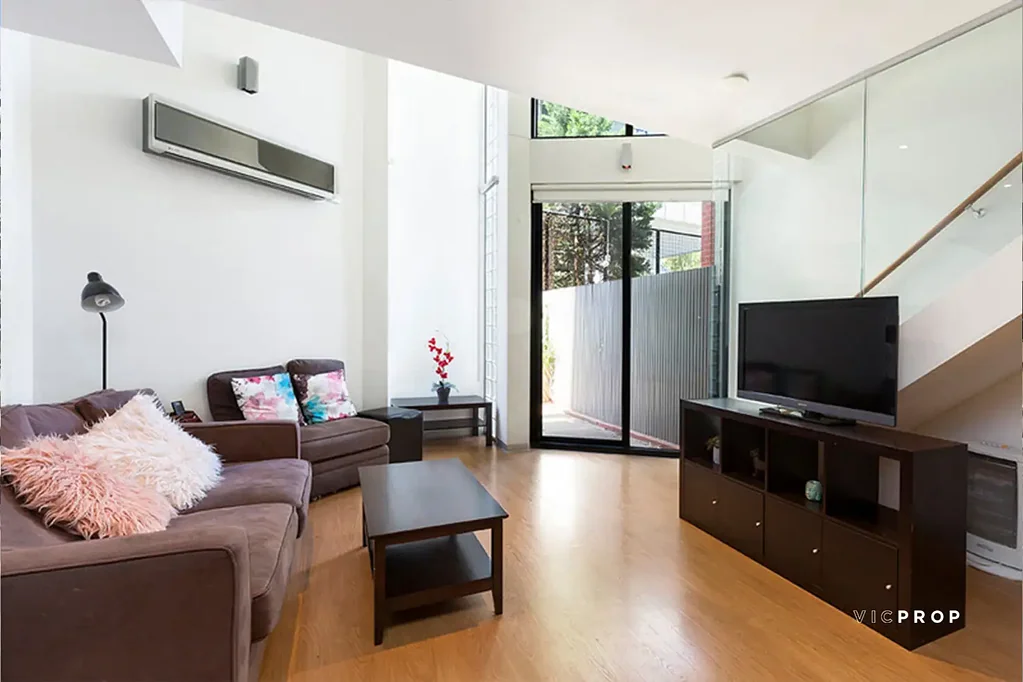 FULLY FURNISHED DOUBLE-STOREY GROUND FLOOR RESIDENCE IN SOUGHT AFTER LOCATION!