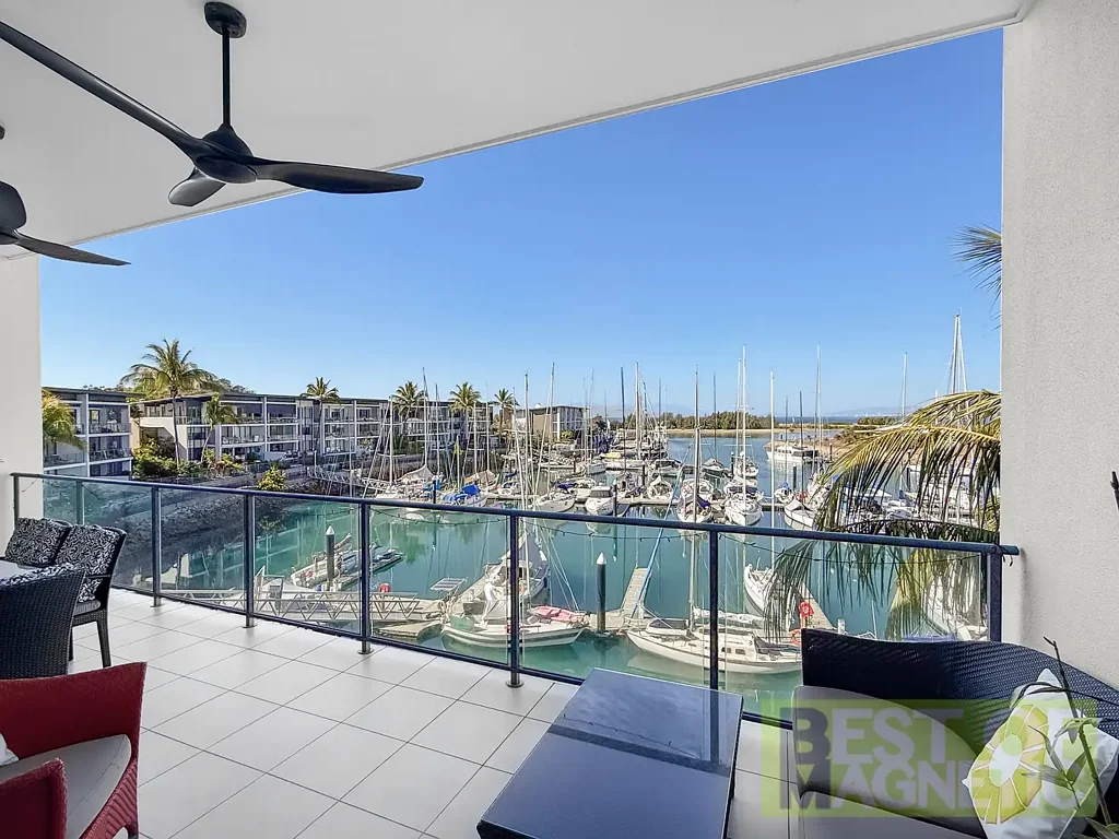 Nelly Bay 3 Slaapkamer Top floor, Superb Marina & Ocean Views