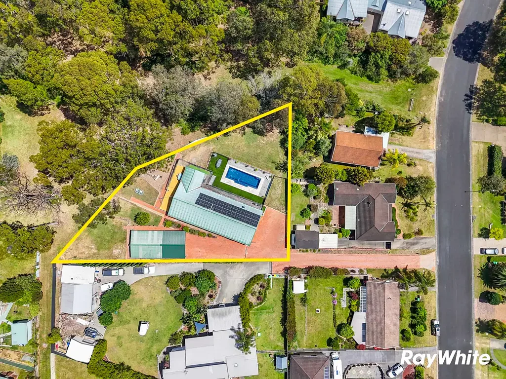 65 Karoola Crescent, Surfside, NSW 2536