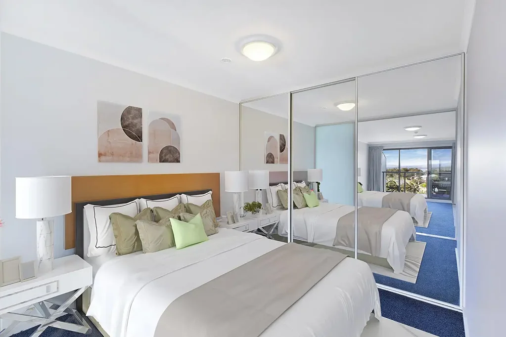 The Entrance 2 Bedroom Modern 2-Bedroom Apartment with Lake & Hinterland Views