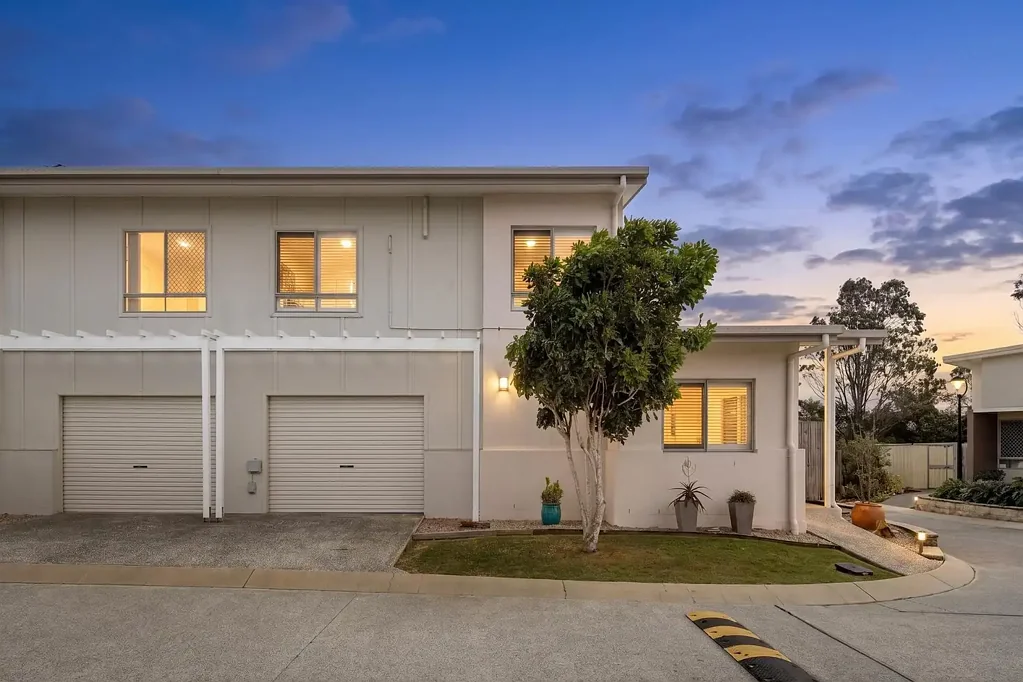 Taigum 3Zimmer Owner-Occupied Townhouse Offering Comfort, Convenience & a Peaceful Outlook