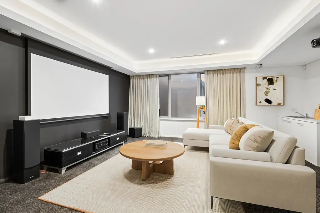 Perth 4房  CITY LIVING AT IT'S FINEST!!