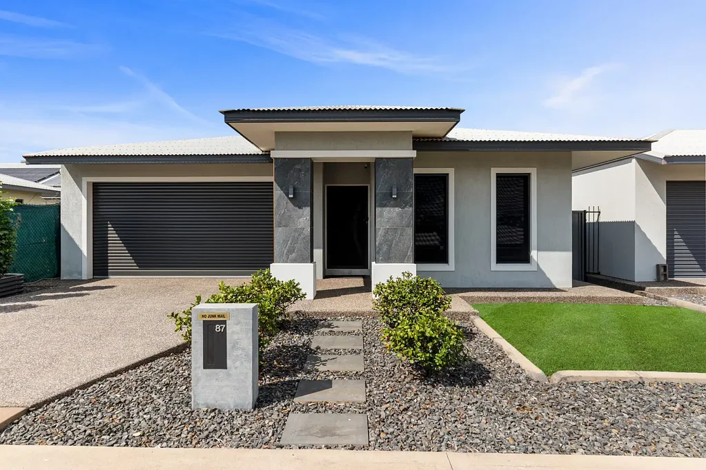 Zuccoli 4Moenga Modern and move-in ready within marvellous, master-planned location!