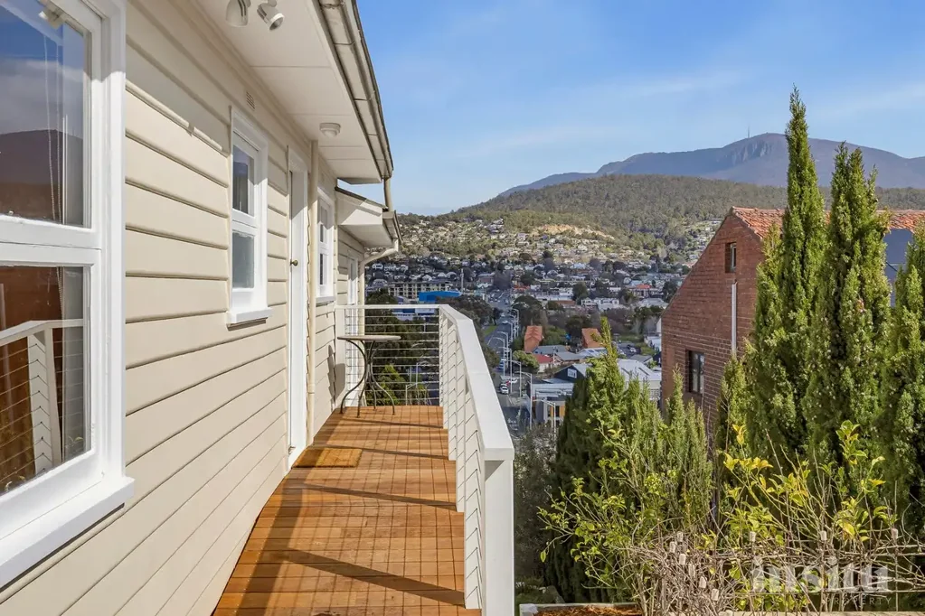 Glebe 3침실 Elevated Glebe Living with City & Mountain Views