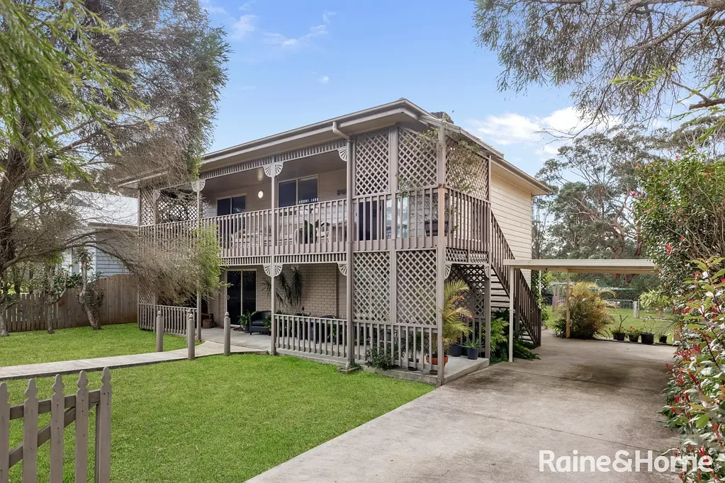 Manyana 4房  Spacious Family Home with Side Access & Huge 3-Bay Shed