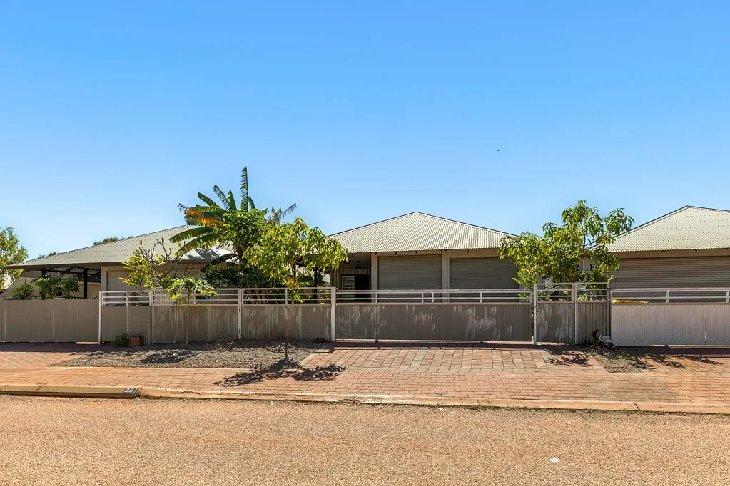 MODERN COASTAL LIVING JUST MOMENTS FROM CABLE BEACH