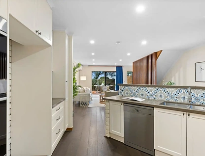 4/1 Jerdanefield Road, St Lucia, QLD 4067, 2房, 1浴, 城市屋