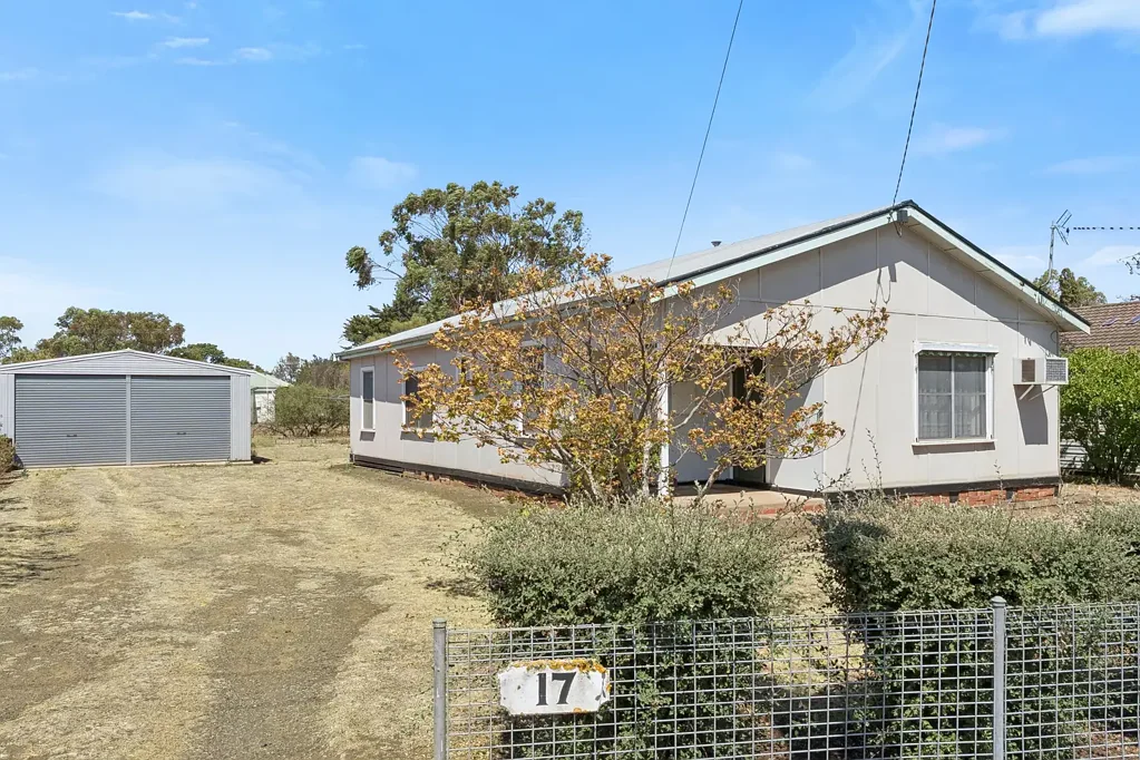 17 Logan Street, Derrinallum, VIC 3325