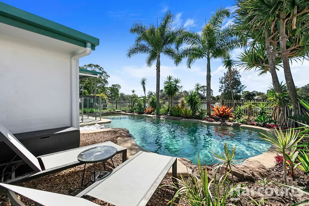 Torquay 4ਬੈੱਡਰੂਮ Immaculately Presented Lakefront Living | 850m to the Beach