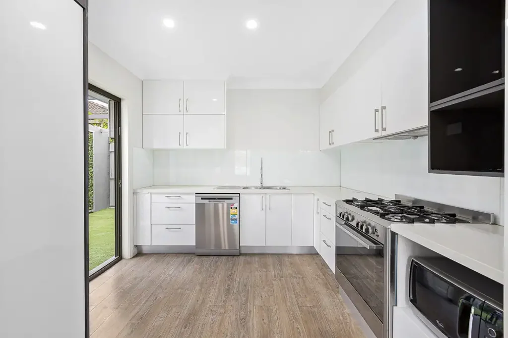 Live effortlessly in Style- SIX MONTH LEASE & FURNISHED| FLARE REAL ESTATE