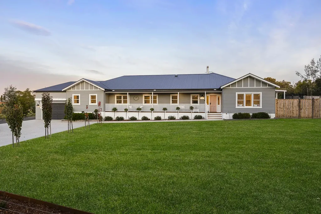 Batesford 4房  Hamptons Country Home Nestled In Nature