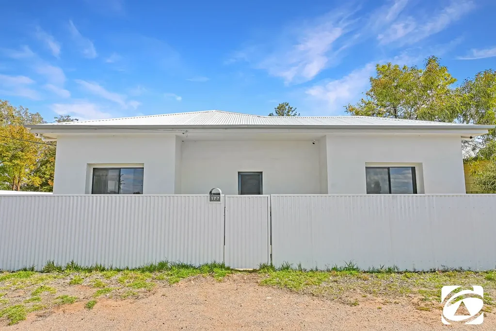 Broken Hill 4房  MODERN FAMILY HOME WITH EXTRAS