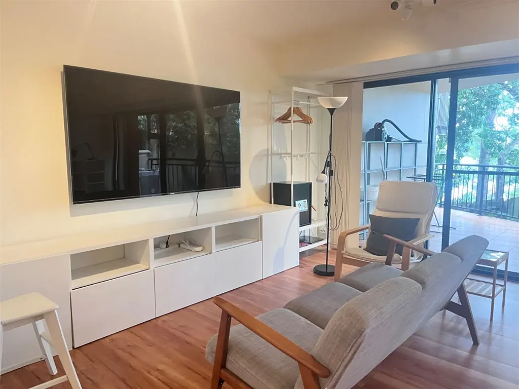 Fully Furnished 2-Bedroom Apartment with Secure Garage - Walk to QUT