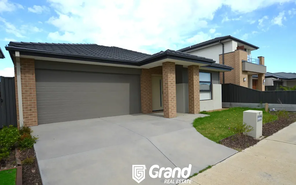 BEAUTIFUL 4 BEDROOM HOME IN THE MINTA FARM ESTATE IN BERWICK !