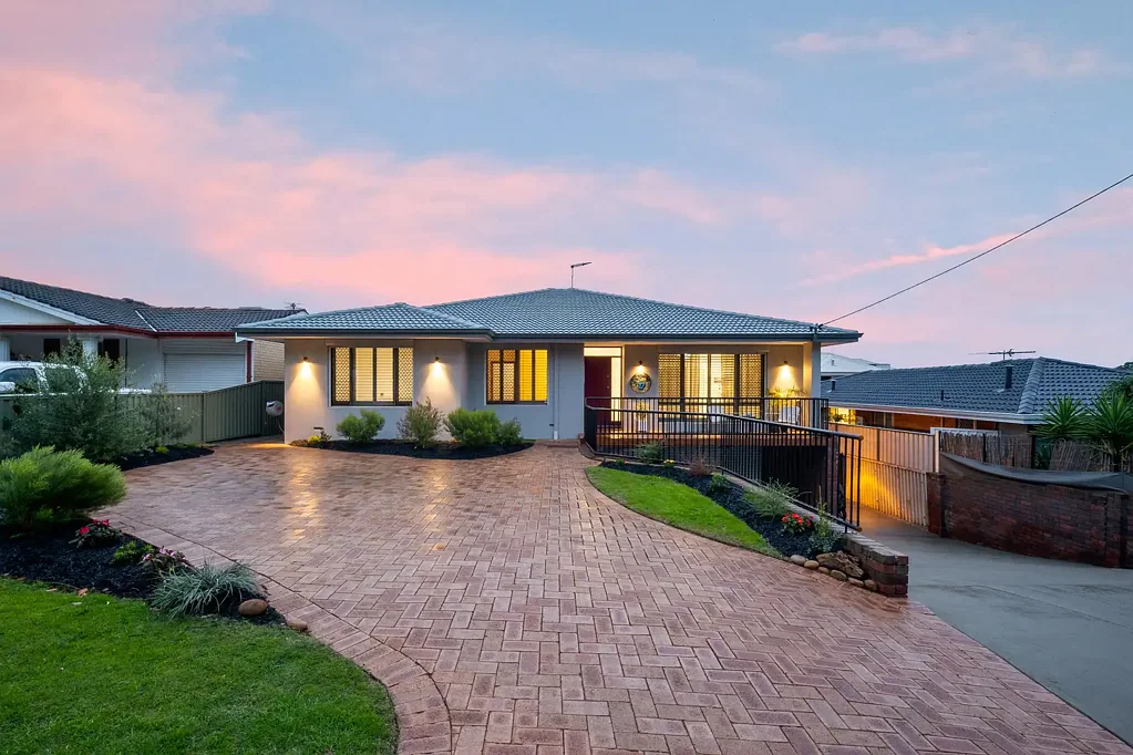 Spearwood 5Habitaciones Spacious family living with R30 development potential.