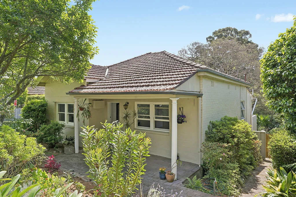 Greenwich 3房 首次上市的家庭住宅，坐拥一流公园旁位置 First-time offered family home in a premier parkside location