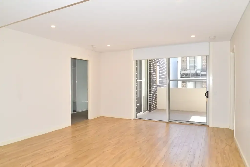 Large 2 br  Modern Apartment for rent!