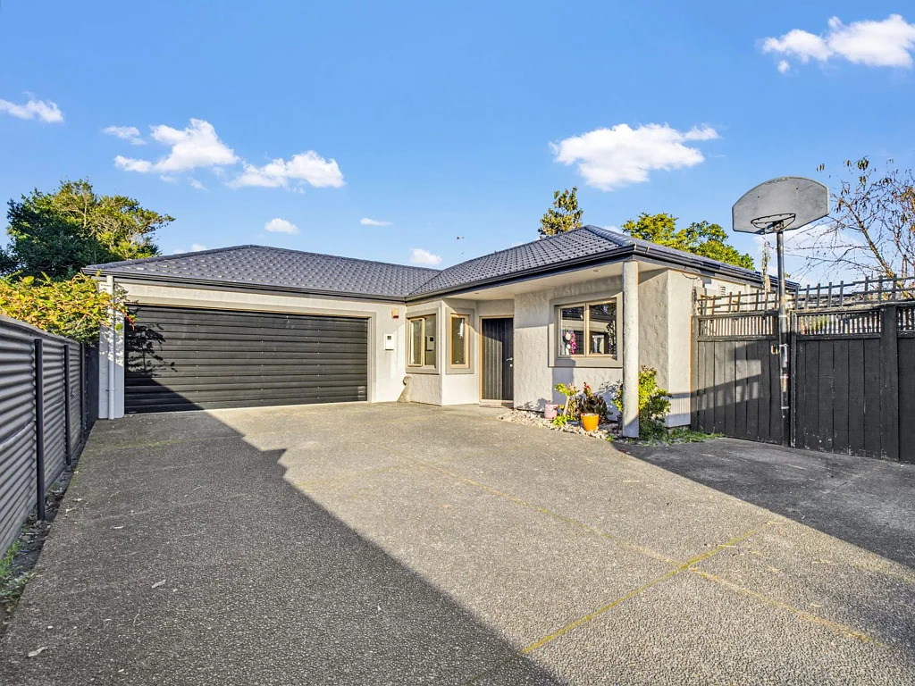 Hokowhitu 3 Bedroom Leafy Hokowhitu Living on Manawatu