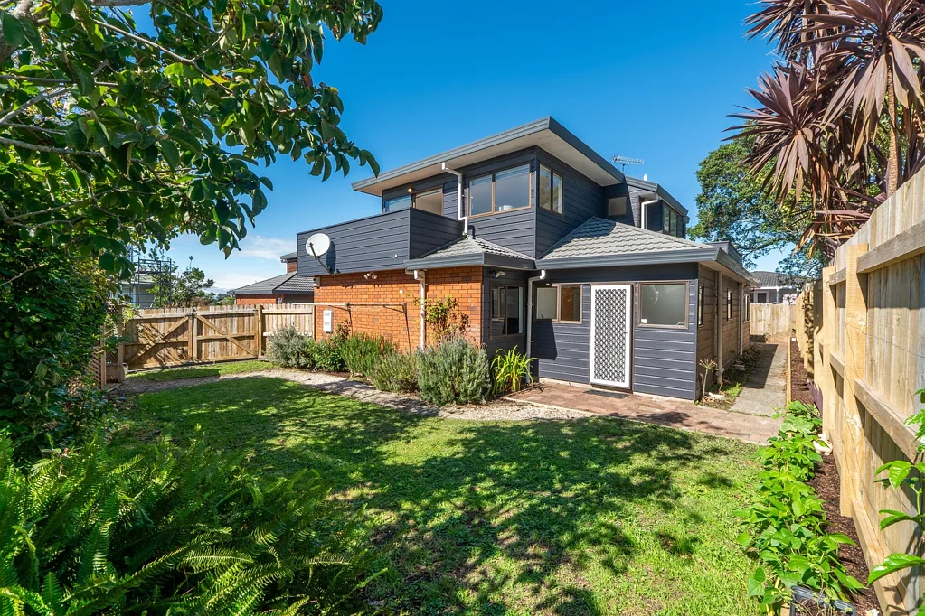 2/14 Raleigh Road, Northcote, North Shore City, Auckland