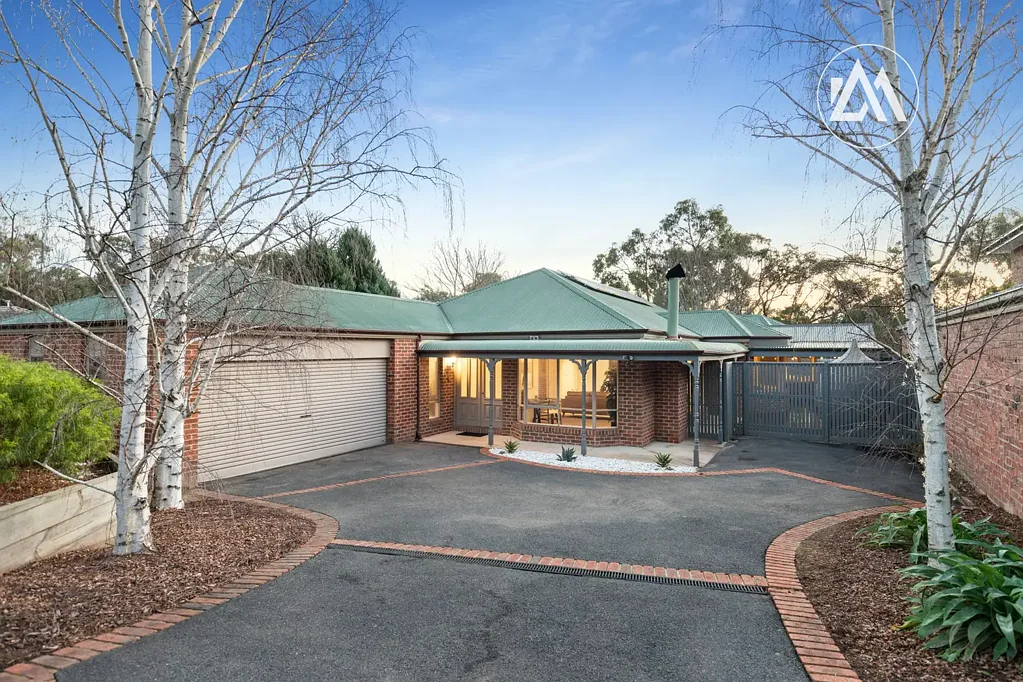 Langwarrin 4 Slaapkamer North-Facing Family Sanctuary Amidst a Tranquil Woodlands Court Setting
