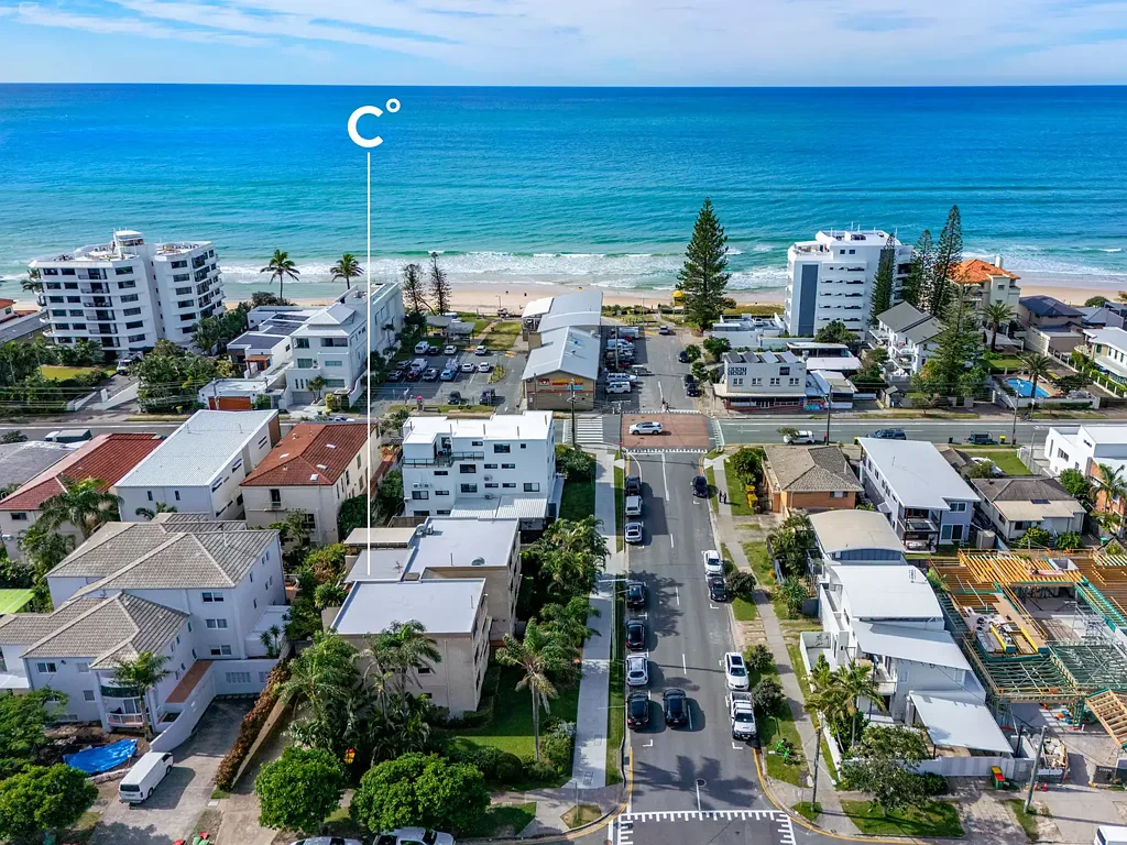 Mermaid Beach 2침실 Investor Says Sell! Prime Beachside Opportunity in Nobby Beach